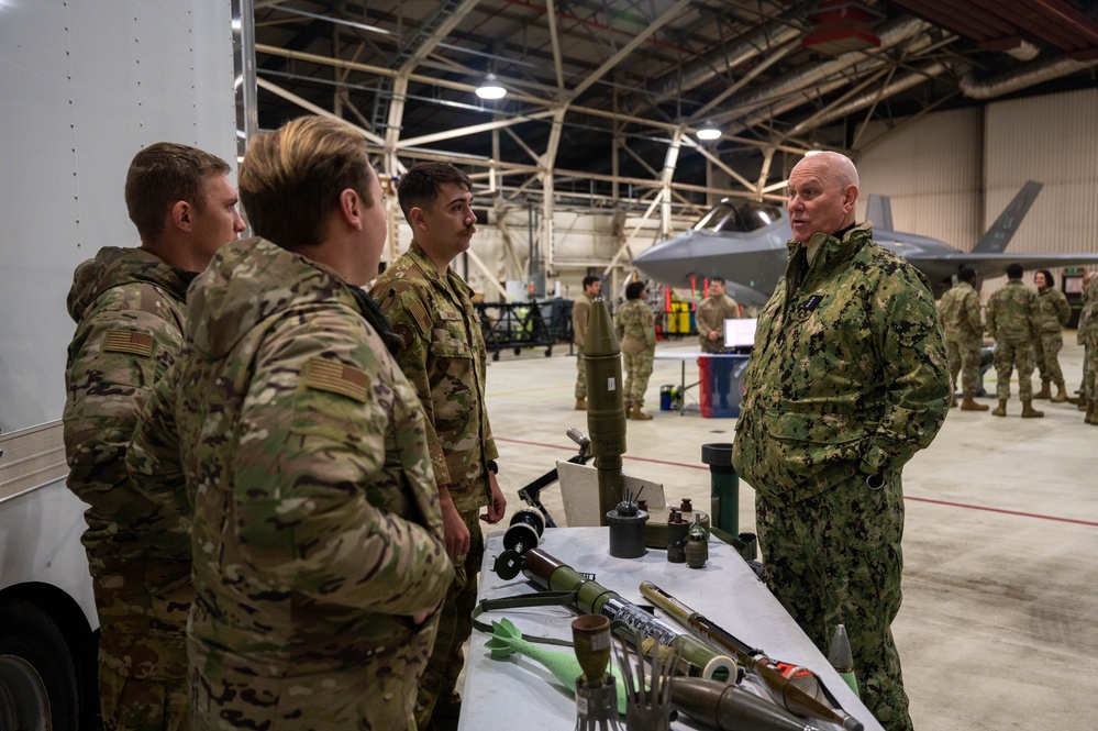 USO Holiday Tour comes to Lakenheath