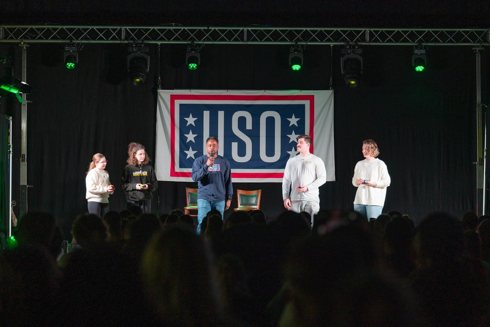 USO Holiday Tour comes to Lakenheath