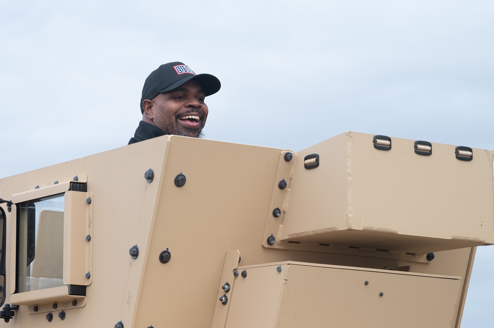 USO Holiday Tour comes to Lakenheath