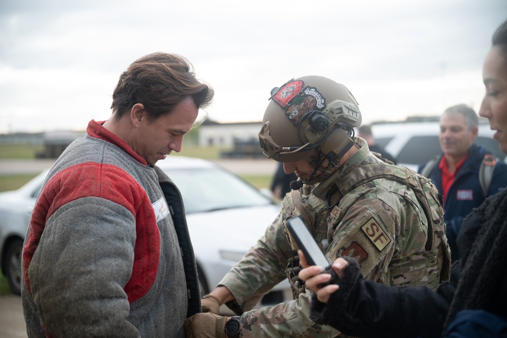 USO Holiday Tour comes to Lakenheath