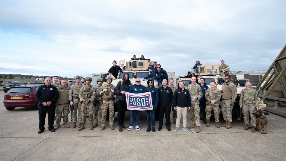 USO Holiday Tour comes to Lakenheath