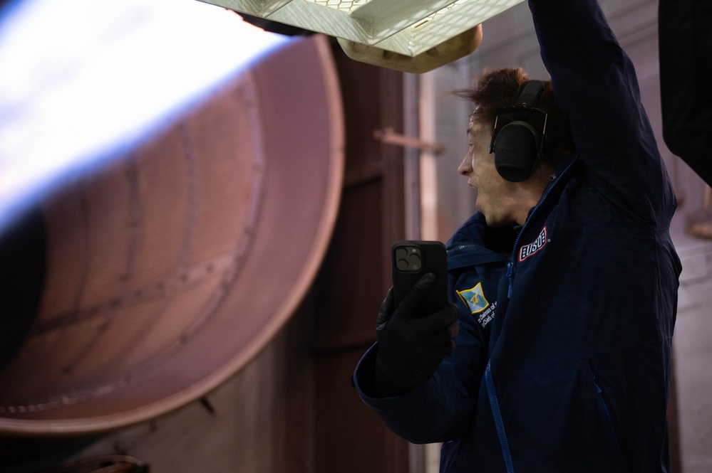 USO Holiday Tour comes to Lakenheath