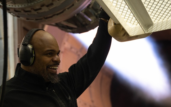 USO Holiday Tour comes to Lakenheath