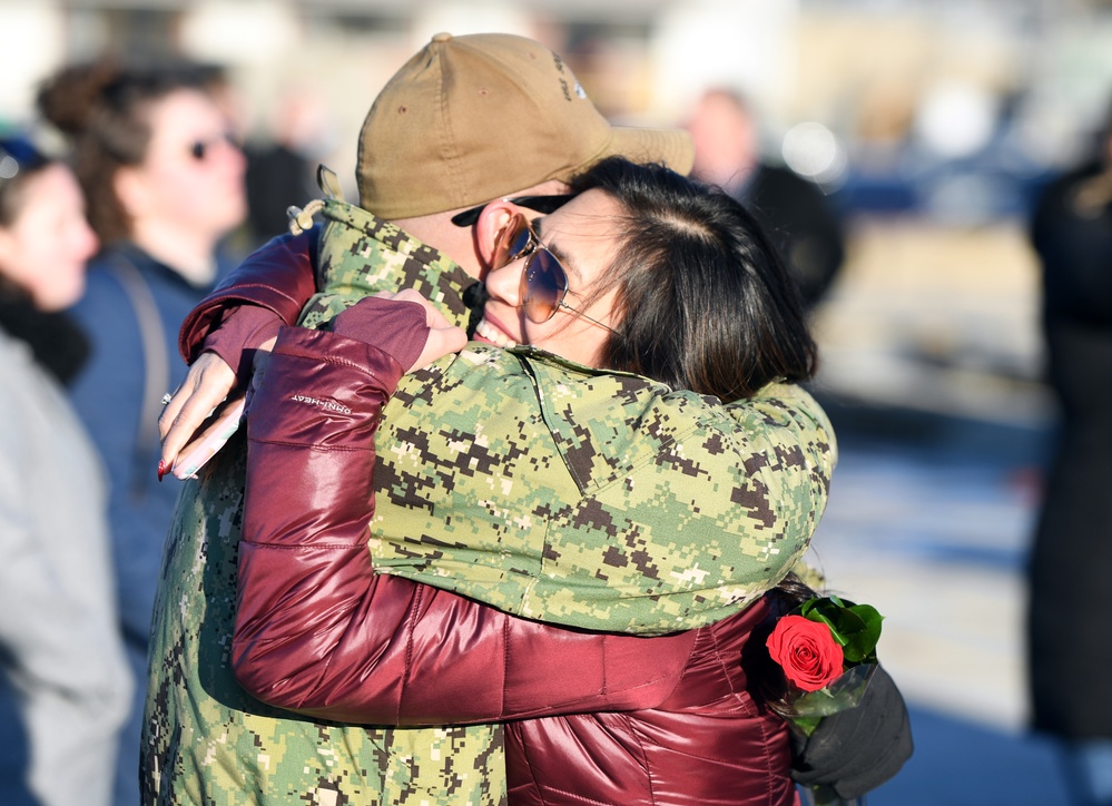 USS South Dakota (SSN 790) returns to homeport from deployed operations