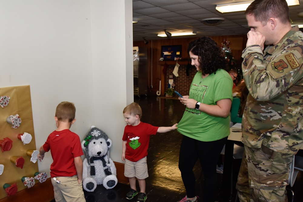 117th Family Readiness Santa's Workshop