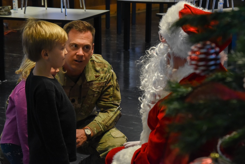 117th Family Readiness Santa's Workshop