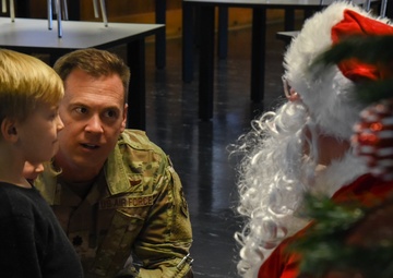 117th Family Readiness Santa's Workshop