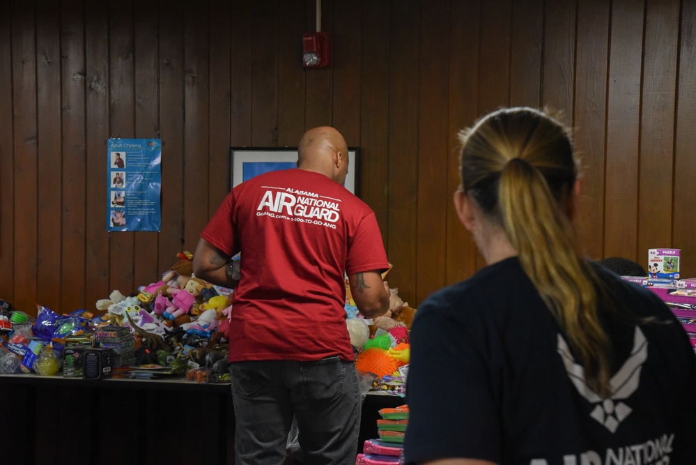 117th Family Readiness Santa's Workshop