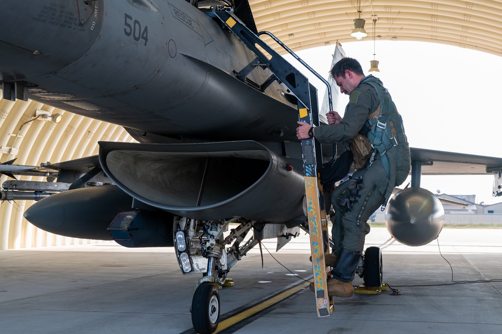 Put to the test: 8 FW pilot completes upgrade certification