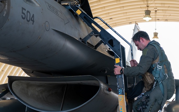 Put to the test: 8 FW pilot completes upgrade certification