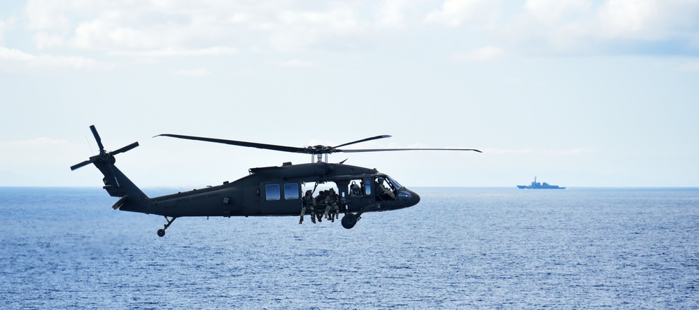 Special Operations Command Korea and 2nd Combat Aviation Brigade partner up for joint fast-rope demonstration