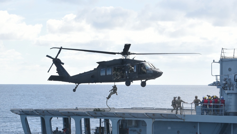 Special Operations Command Korea and 2nd Combat Aviation Brigade partner up for joint fast-rope demonstration