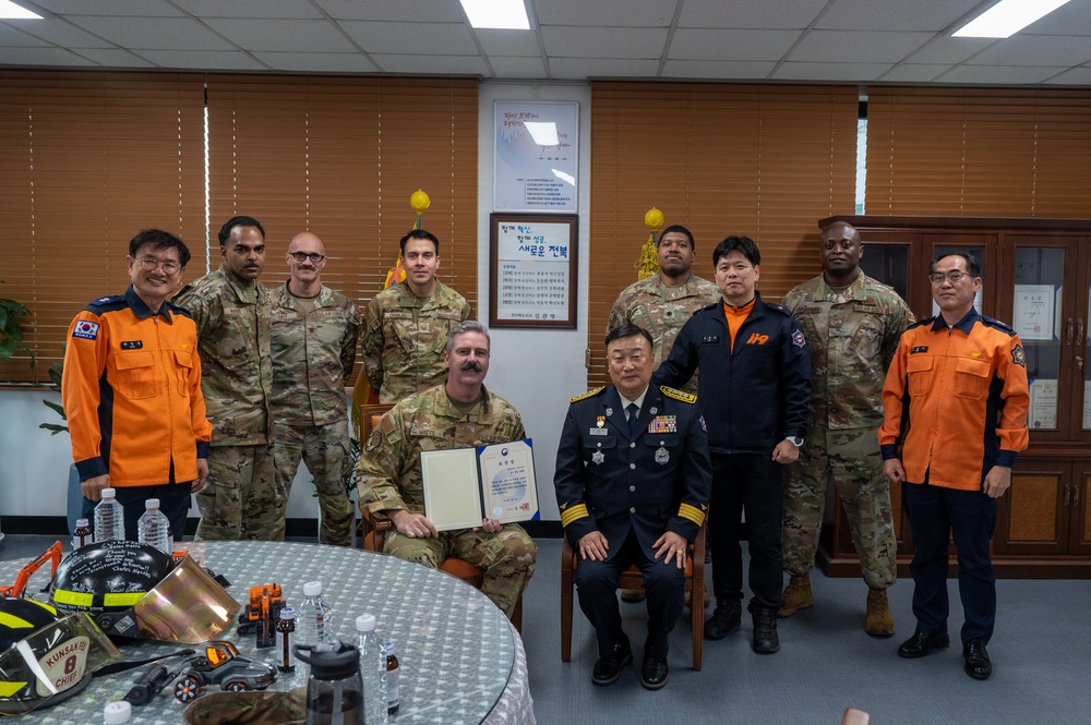 Kunsan fire chief recognized for distinguished service