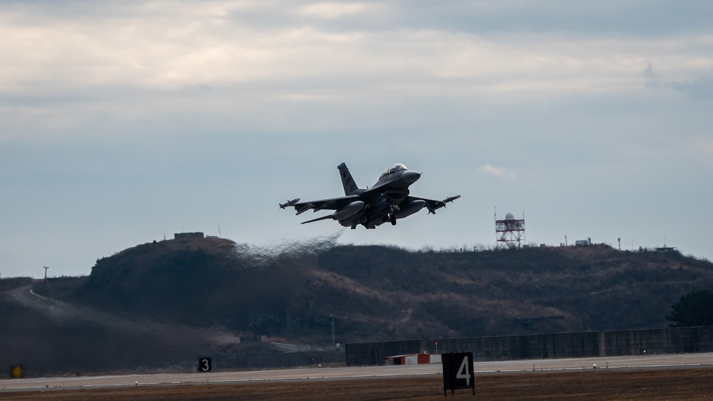 F-16s take flight at Kunsan AB