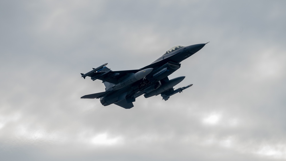 F-16s take flight at Kunsan AB