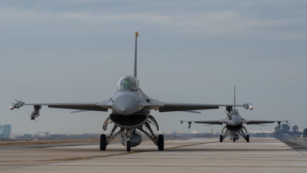 F-16s take flight at Kunsan AB