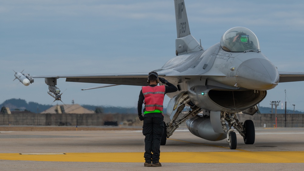 F-16s take flight at Kunsan AB