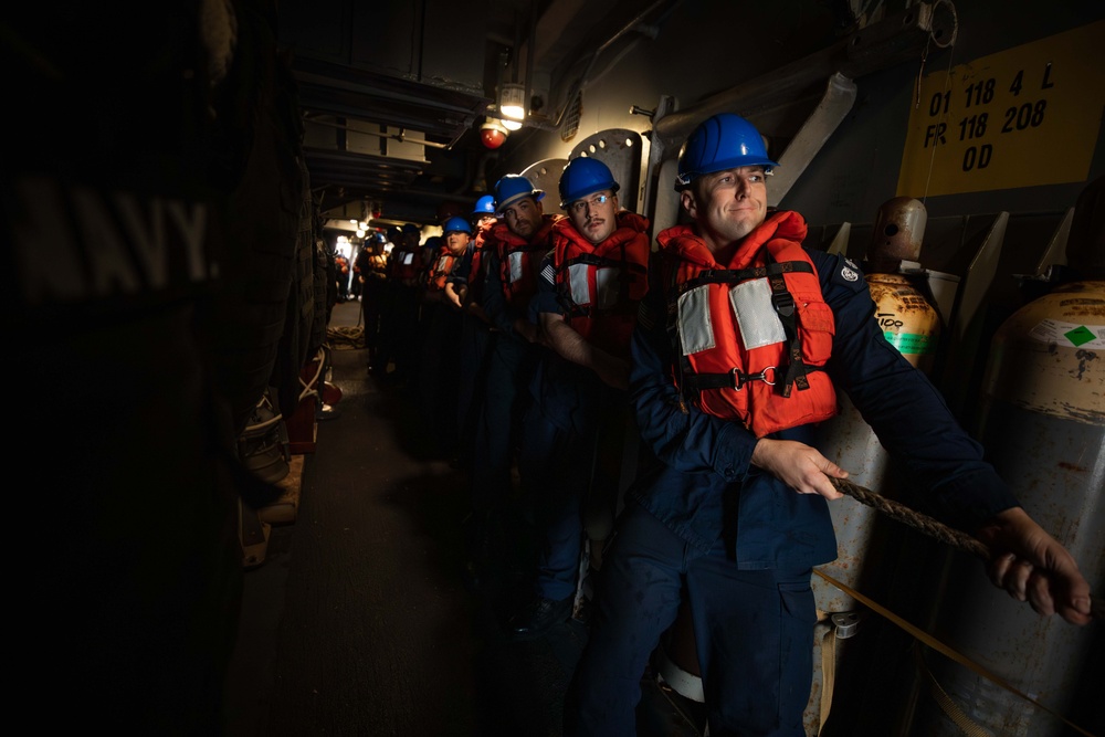 USS Carney (DDG 64) Conducts RAS with USNS Laramie (T-AO 203)