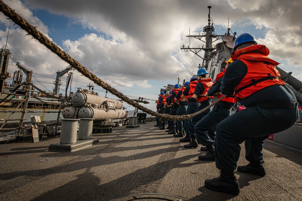 USS Carney (DDG 64) Conducts RAS with USNS Laramie (T-AO 203)