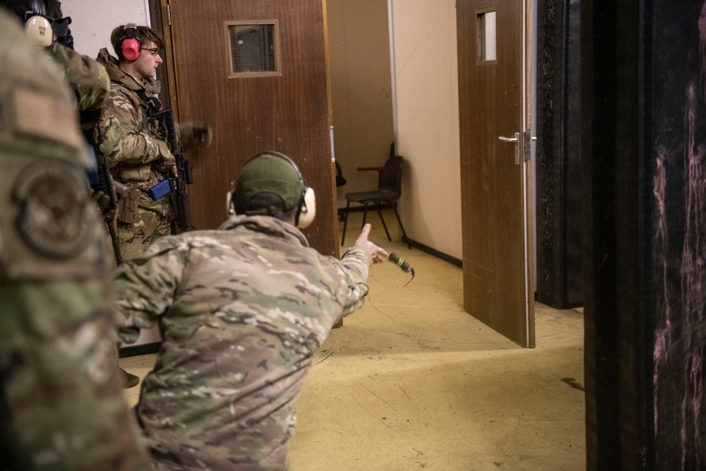 423d SFS completes weeklong weapons and tactics training