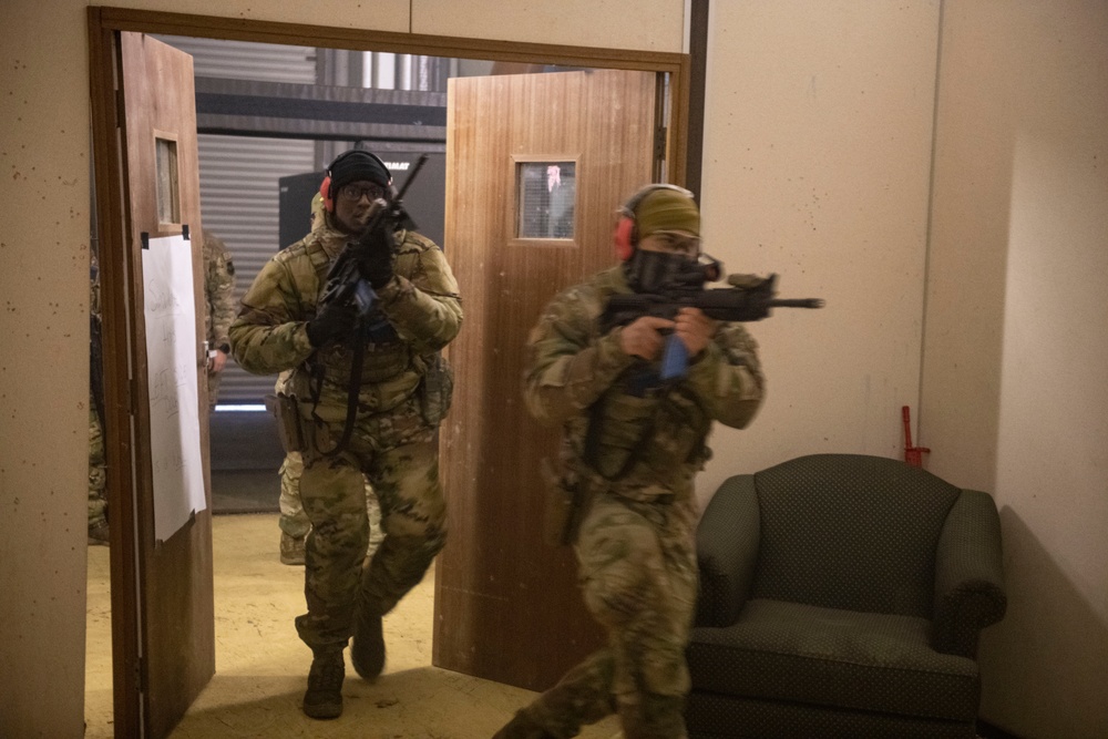 423d SFS completes weeklong weapons and tactics training