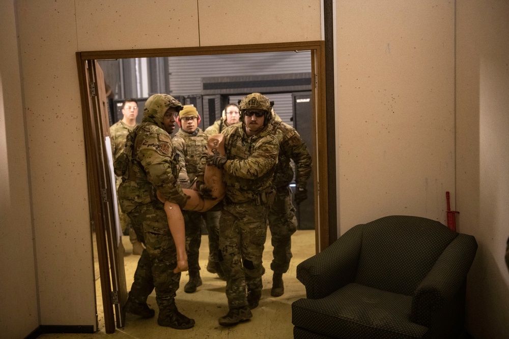 423d SFS completes weeklong weapons and tactics training