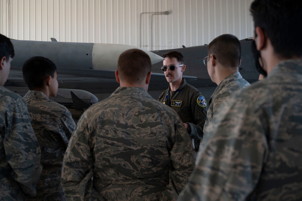 Alamogordo High School JROTC students tour Holloman
