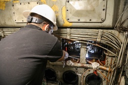 Diesel Engines Overhauled aboard USS Gunston Hall