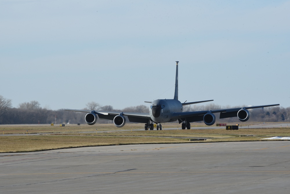 KC-135 landing