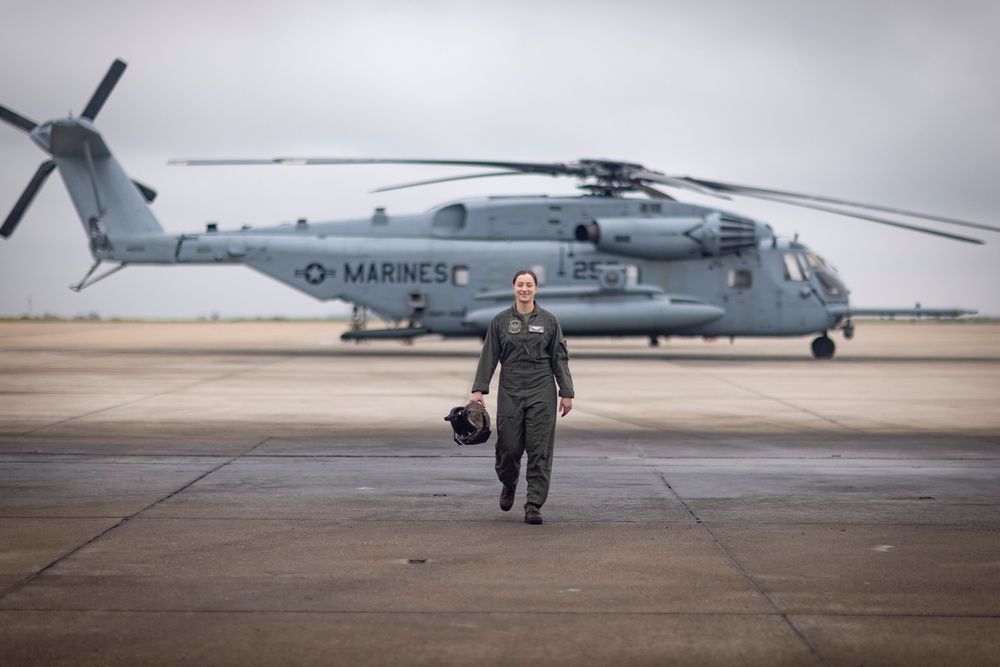 Celebrating 50 Years Women Flying in the Navy: Capt. Karah Jaeb Portraits