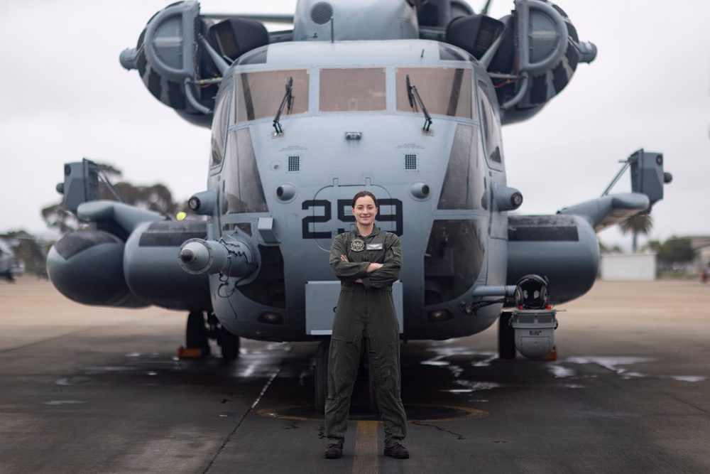 Celebrating 50 Years Women Flying in the Navy: Capt. Karah Jaeb Portraits