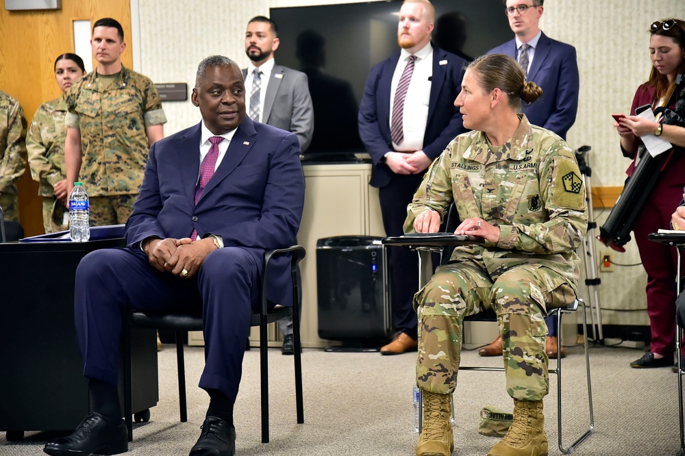 SECDEF Swears in New Recruits at Fort Meade