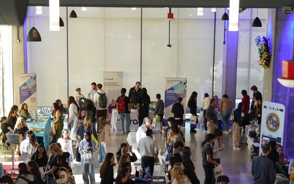NAVAL HEALTH RESEARCH CENTER SCIENTISTS JOIN SAN DIEGO UNIFIED SCHOOL DISTRICT FOR HEALTH CAREER AND COLLEGE SYMPOSIUM