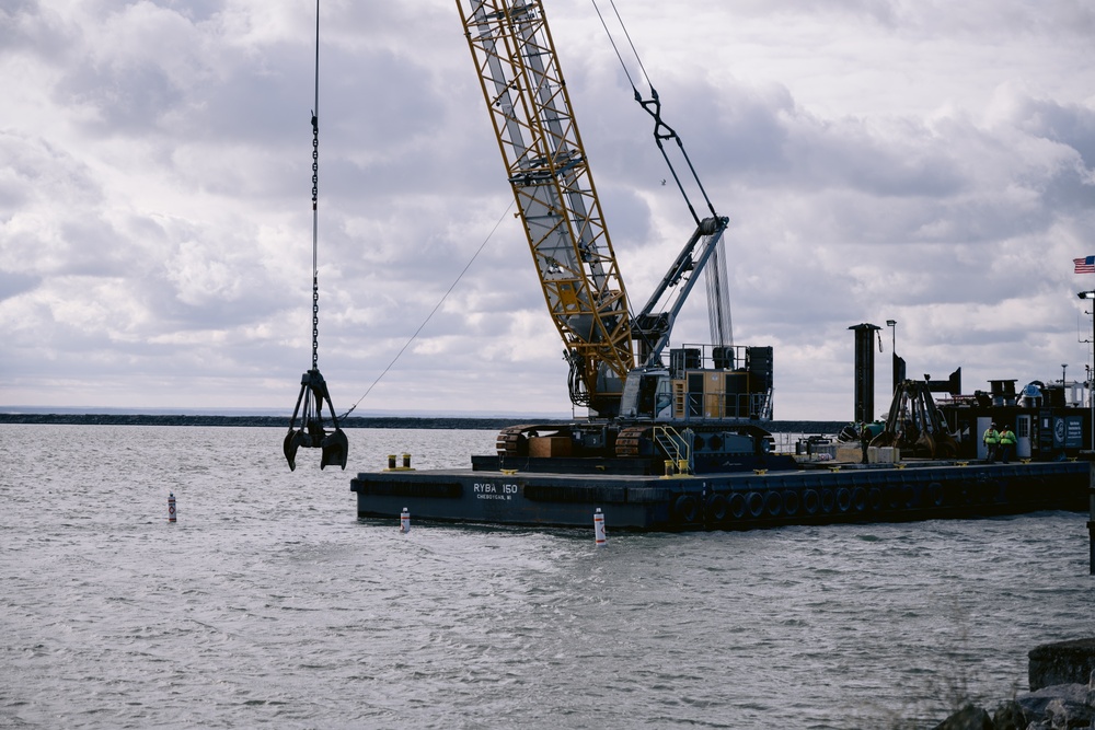 Buoys Installed at Buffalo's Outer Harbor