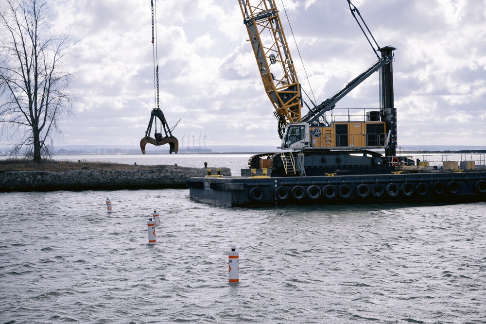 Buoys Installed at Buffalo's Outer Harbor