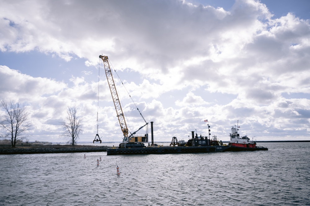 Buoys Installed at Buffalo's Outer Harbor