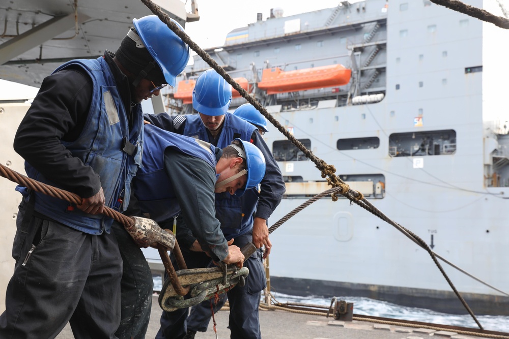 USS Ramage Conducts Underway Replenishment