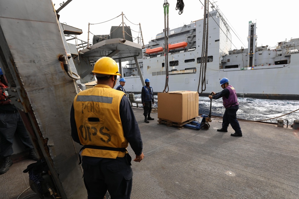 USS Ramage Conducts Underway Replenishment