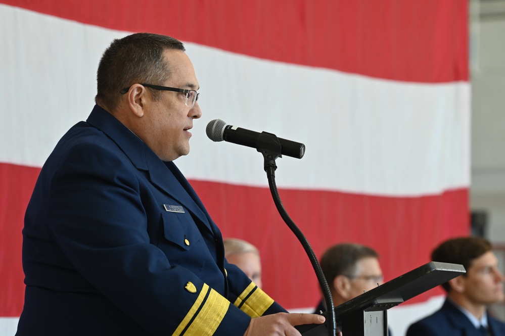 Coast Guard rescue swimmer receives Distinguished Flying Cross Award