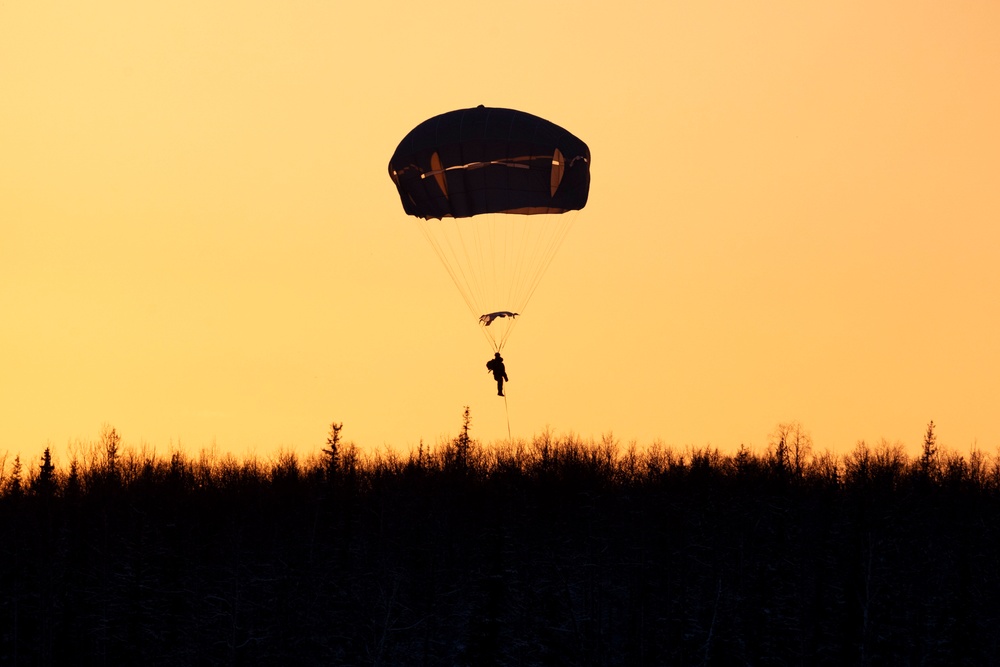 Army paratroopers and Marine Corps aviators conduct joint airborne training at JBER