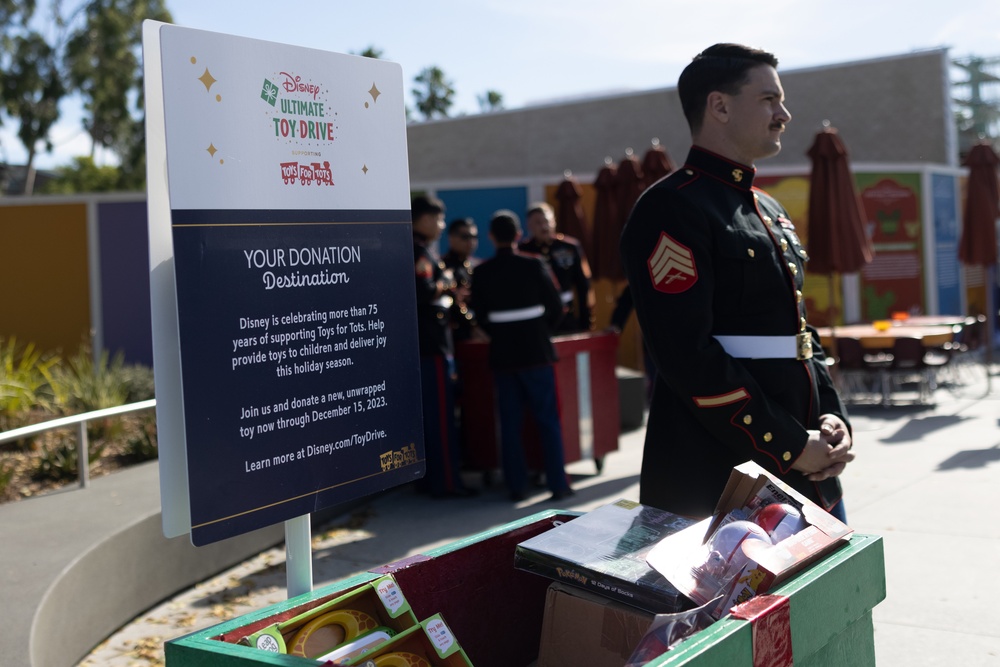 3rd MAW Band Performs at Disneyland Toys for Tots Drive