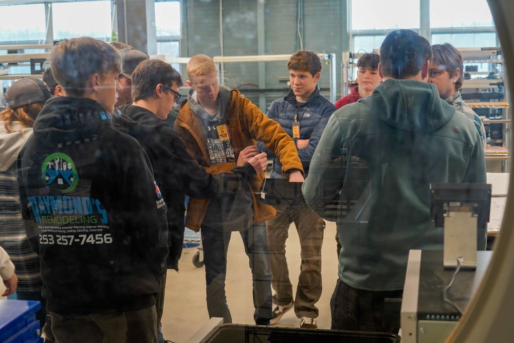 Student tours highlight STEM-related career paths at NUWC Division, Keyport