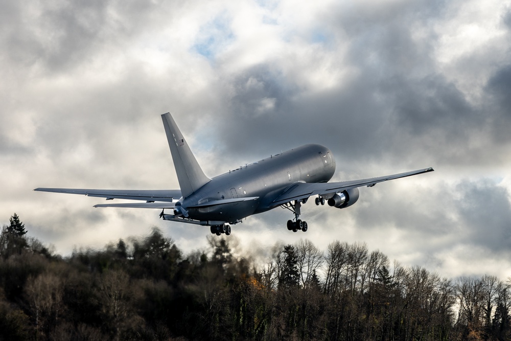 Travis AFB leadership flies two new KC-46s to their new home