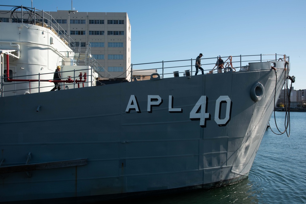 Barracks Craft Nueces (APL 40) Departs Yokosuka