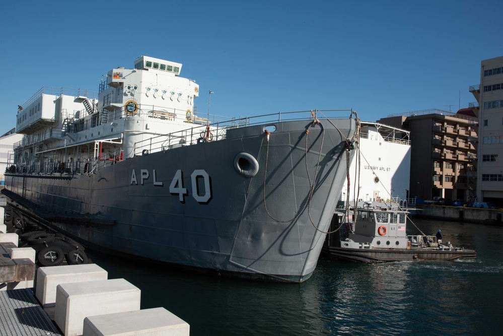 Barracks Craft Nueces (APL 40) Departs Yokosuka