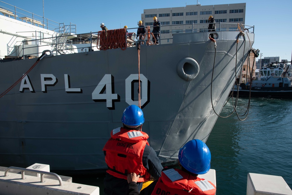 Barracks Craft Nueces (APL 40) Departs Yokosuka