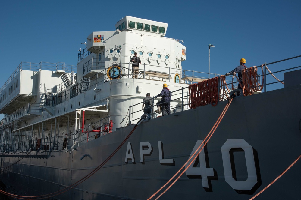 Barracks Craft Nueces (APL 40) Departs Yokosuka