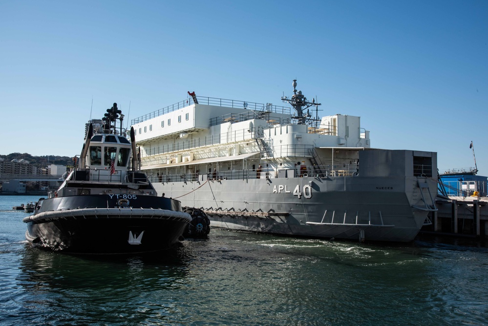 Barracks Craft Nueces (APL 40) Departs Yokosuka