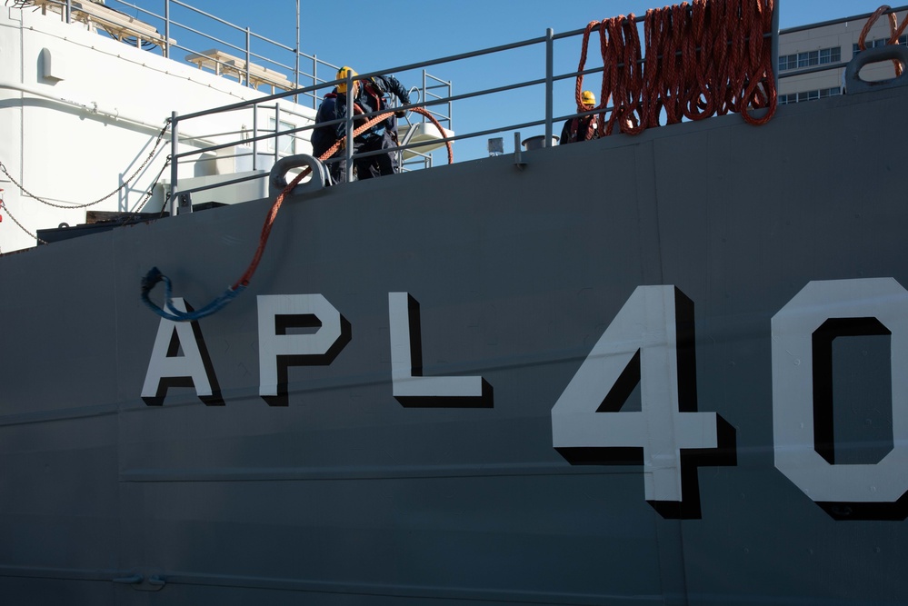 Barracks Craft Nueces (APL 40) Departs Yokosuka