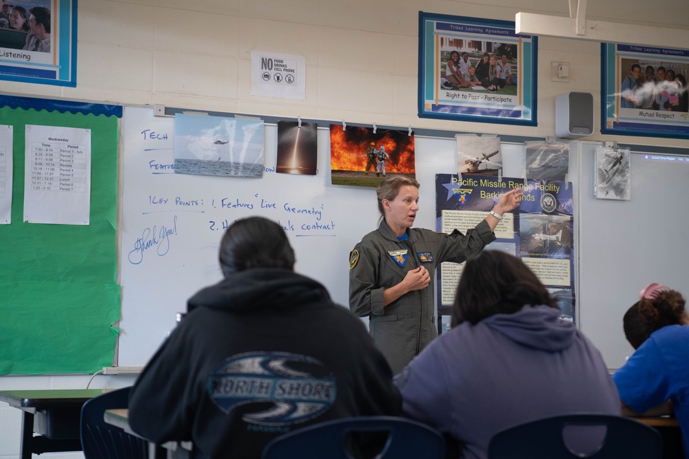 Pacific Missile Range Facility (PMRF) Executive Officer Attends Waimea Canyon Middle School Career Day